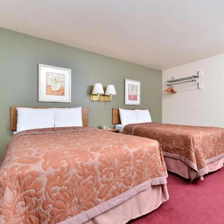 Love Hotels Staples By Oyo At Hwy 10 Mn Motley Bagian luar foto