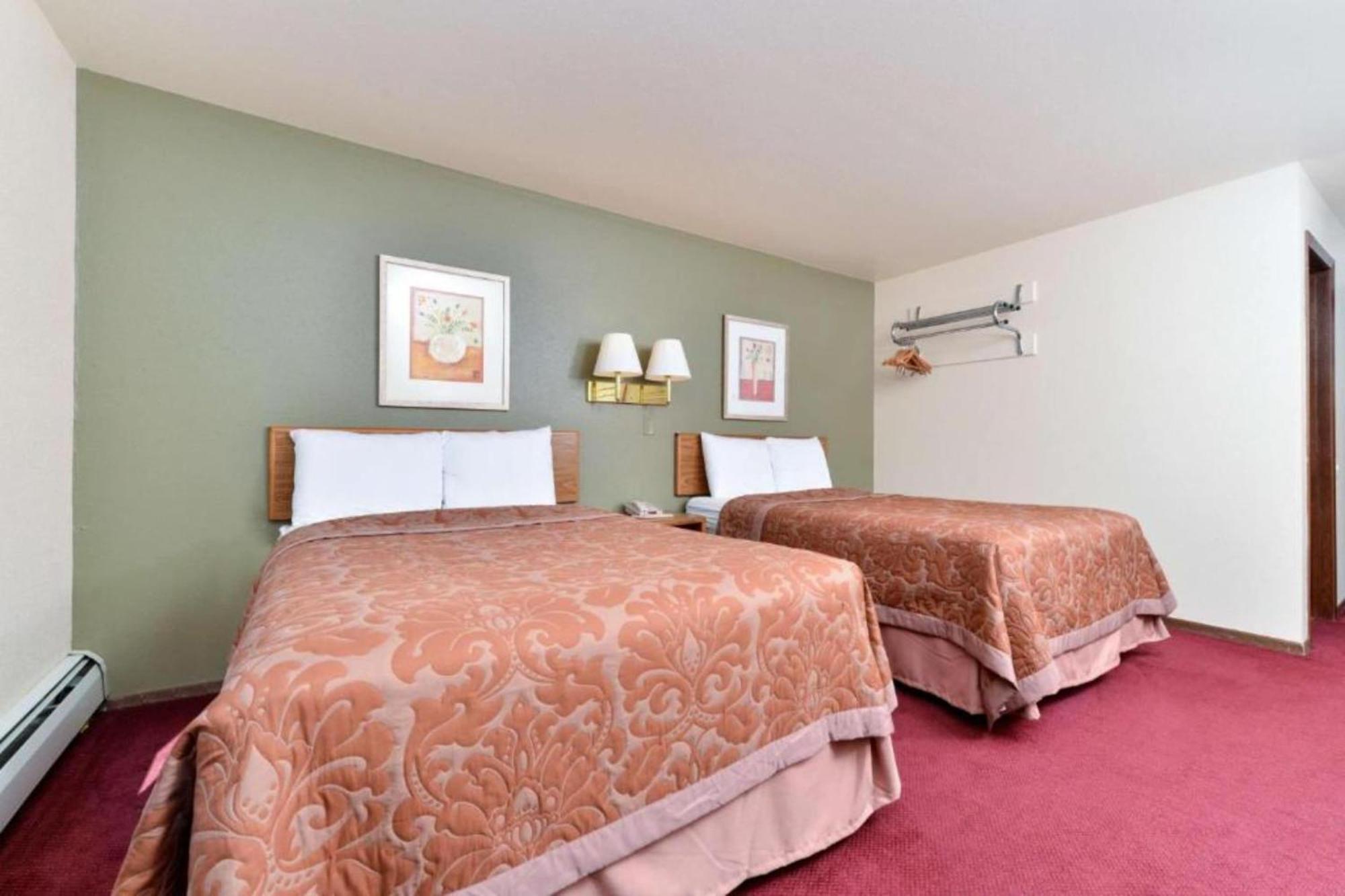 Love Hotels Staples By Oyo At Hwy 10 Mn Motley Bagian luar foto