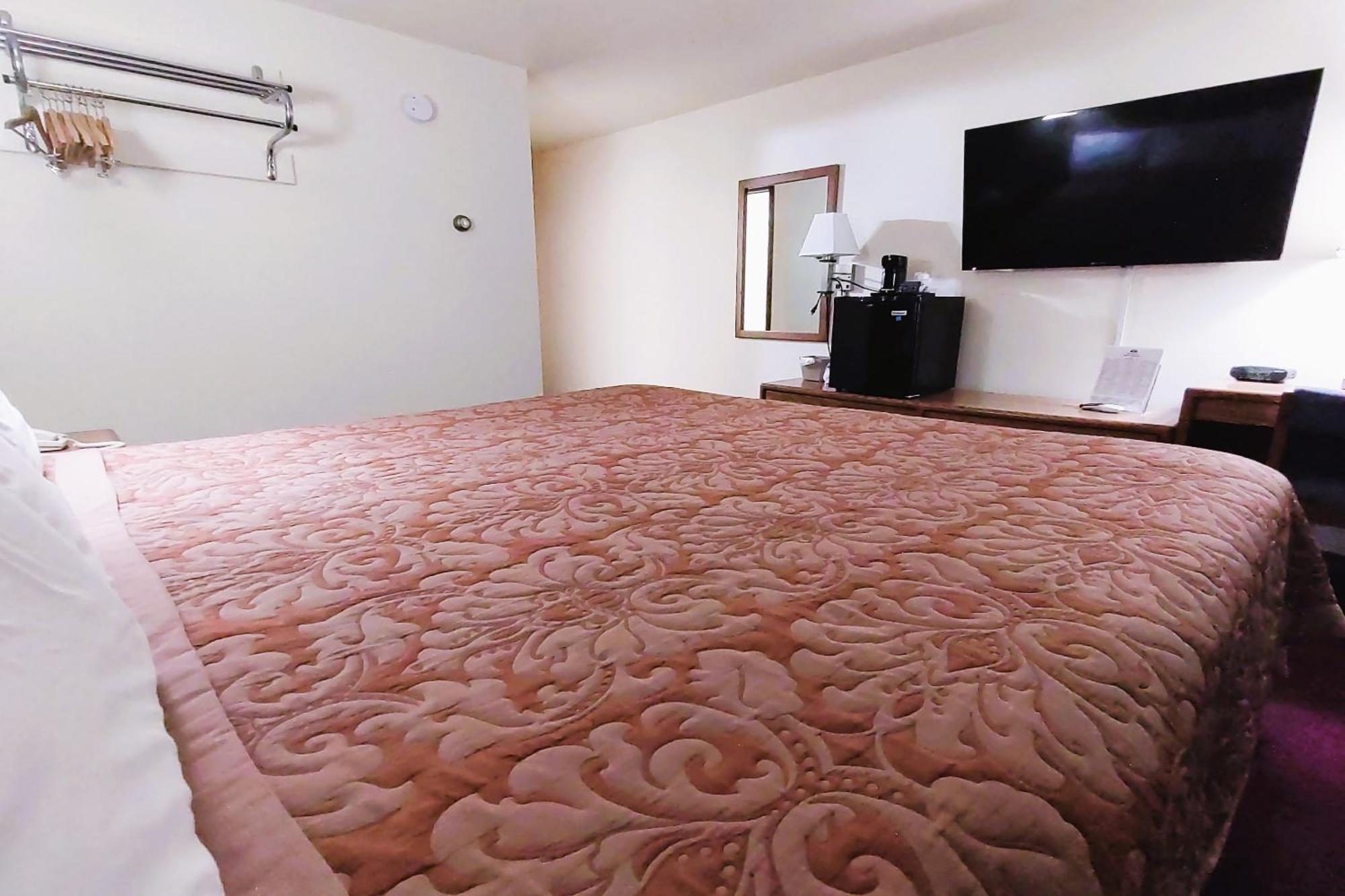 Love Hotels Staples By Oyo At Hwy 10 Mn Motley Bagian luar foto