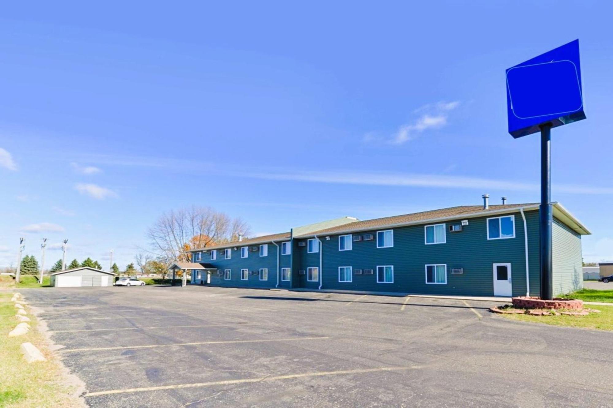 Love Hotels Staples By Oyo At Hwy 10 Mn Motley Bagian luar foto