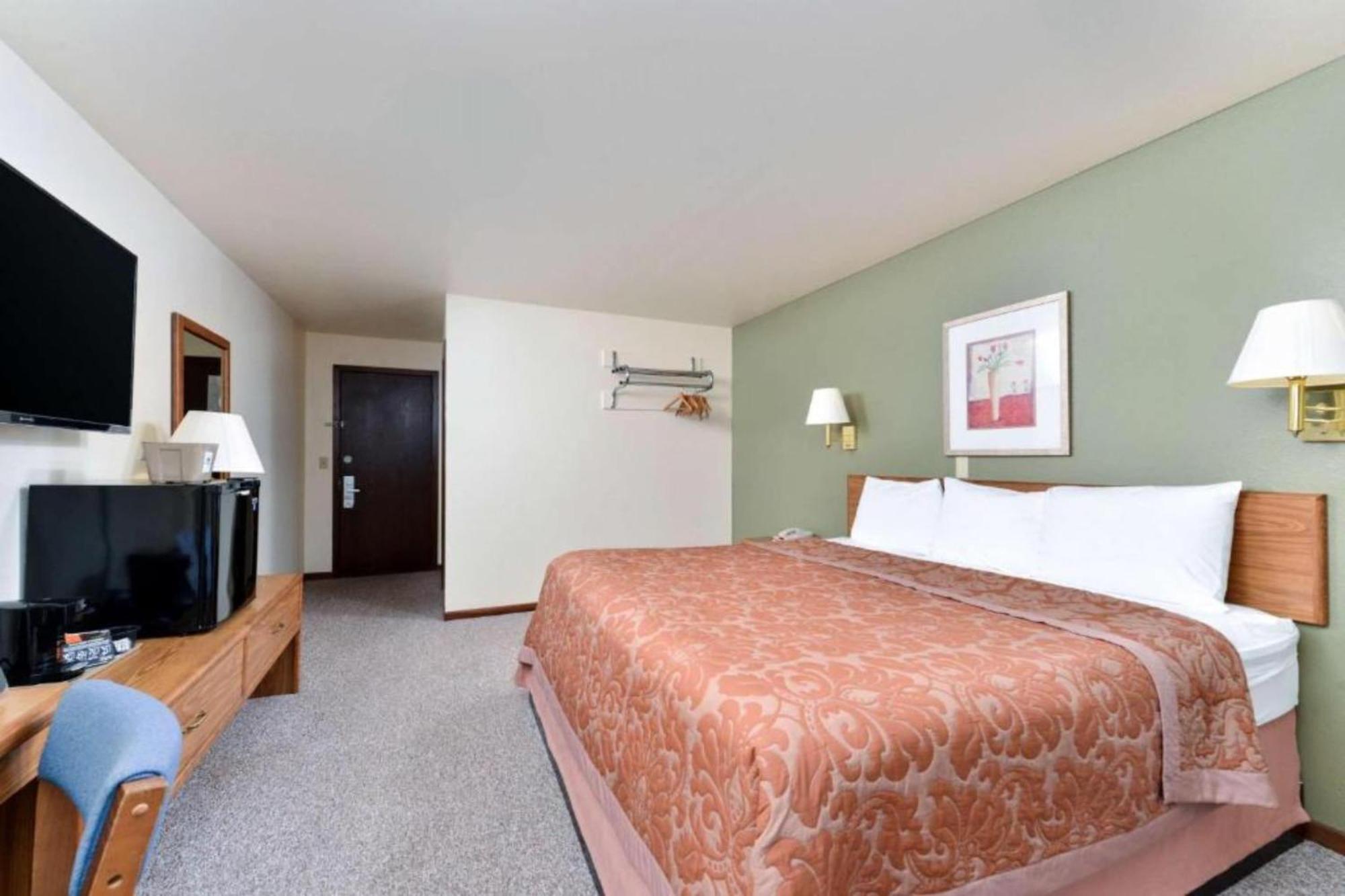 Love Hotels Staples By Oyo At Hwy 10 Mn Motley Bagian luar foto
